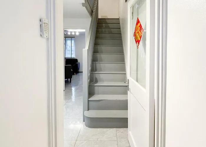 Beautiful 2 Large Bedroom House In Zone 2
