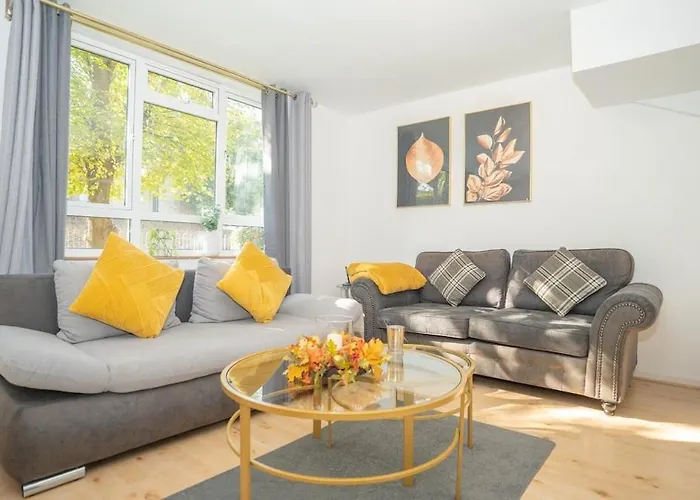 Stylish Modern Camden Maisonette, Sleeps 7, Walk To Camden Market, London
