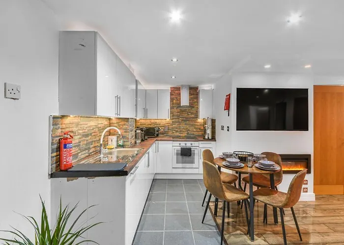 E15Stratford 3Bed 2Bath Plus Parking