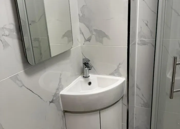 Luxury Studio In Victoria, 7 Minutes Walk To Victoria Station, Room 2 London