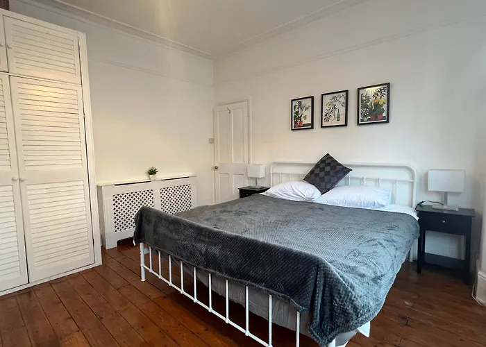 2 Bedroom Luxury Flat In Centre Of Muswell Hill London