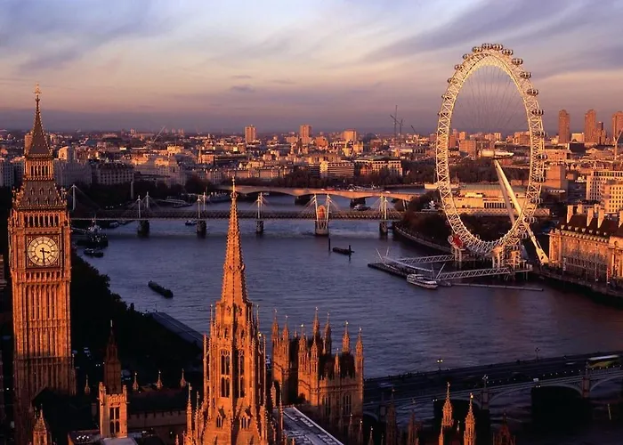 Huge 6 Beds House In Zone 2 London-Mobilerateoffers-Families-Leisure-Parking-Wifi-Pooltable-Netflix-Sleeps15! Apartment