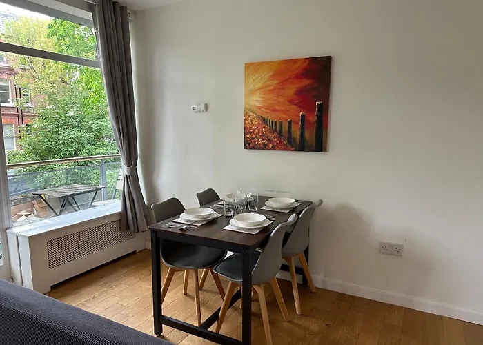 Quiet Residential Area Modern And Cozy Two Bed Apartment In Hampstead