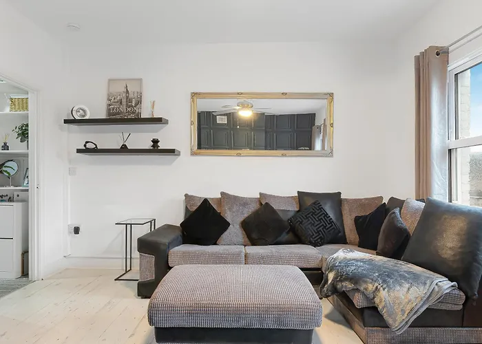 Spacious One Bedroom Private Flat In Brixton +Wifi