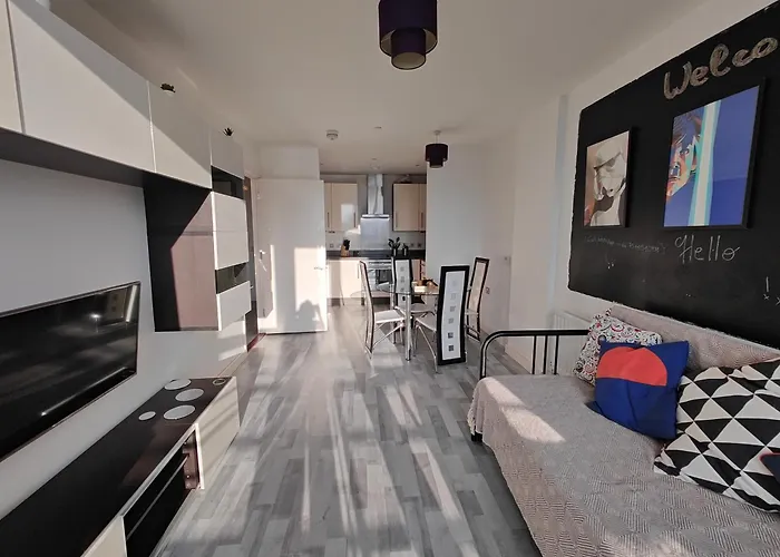 Giogio - Comfortable Stratford Flat With Stunning Views