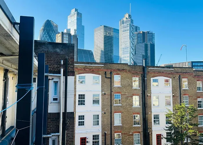 Flat In Aldgate East, London