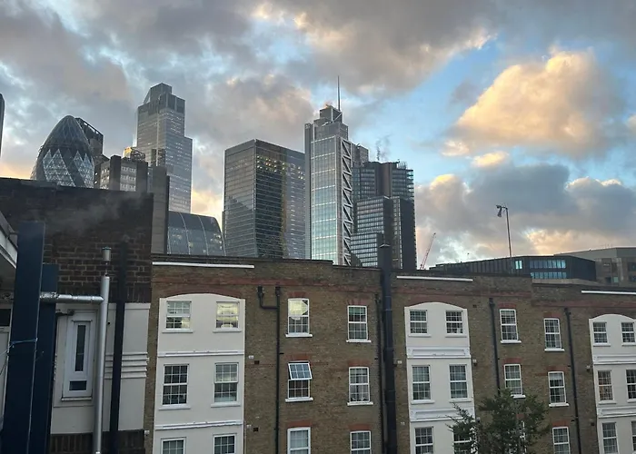 Flat In Aldgate East, London