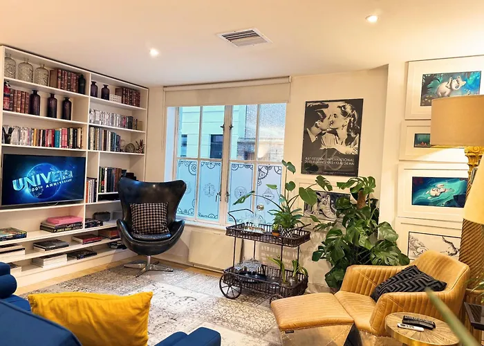 Spacious West End Duplex Apartment, W1 Central London