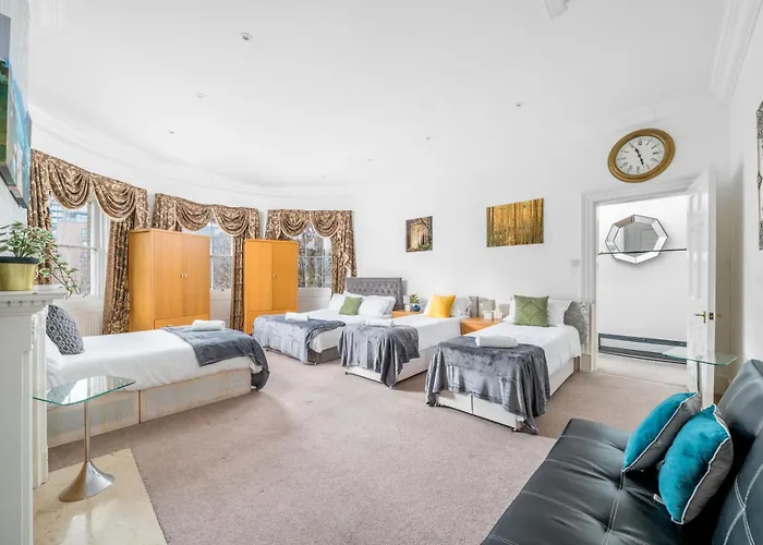 Canary Wharf - Spacious Apartments Near London Excel Exhibition Centre, O2 Arena, City Airport, Free Parking & Wifi