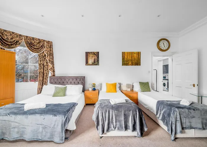 Canary Wharf - Spacious Apartments Near London Excel Exhibition Centre, O2 Arena, City Airport, Free Parking & Wifi