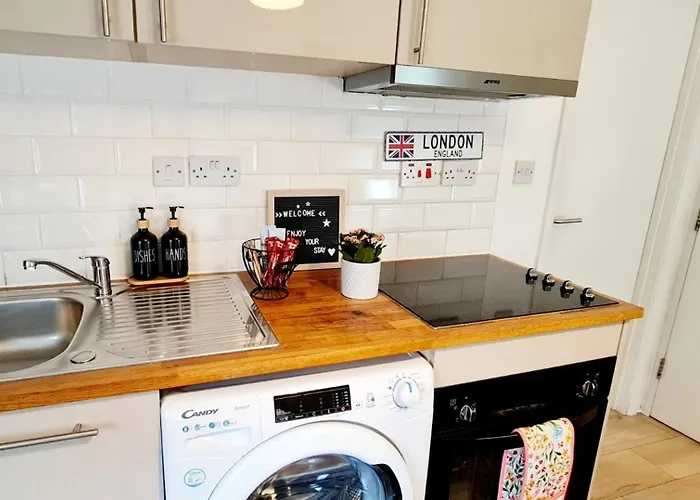 Stylish Studio - Private Bathroom, 15Mins To Central !