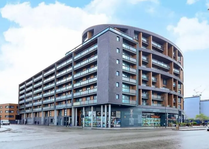 Lavish London Apartment - Secure With Parking