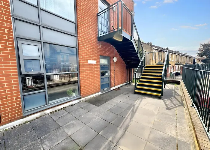 Luxury 2 Bedroom Near Stratford Station For Corporate And Group Stays