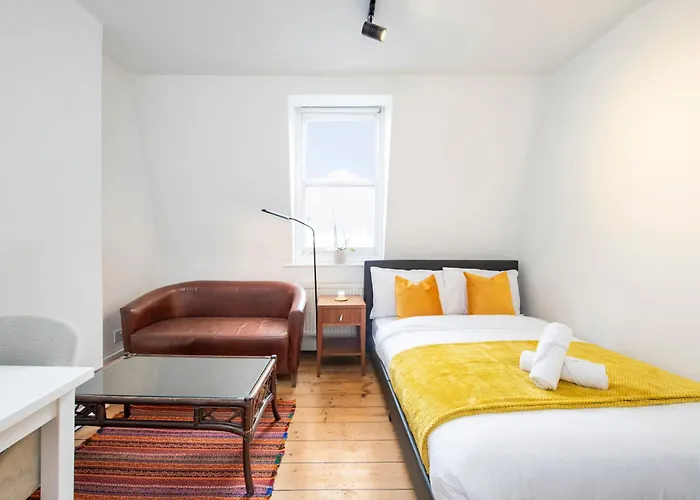 Modern Cosy Serviced s Walk To Angel Station, 02 Academy Islington, Kings Cross Station