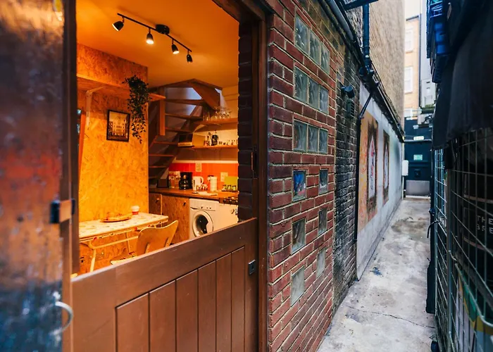 Quirky And Cosy Soho Stables House Apartment London