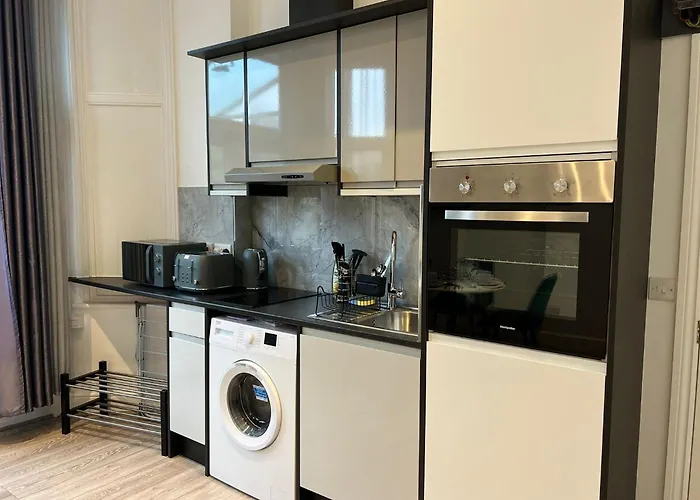 Charming Apartment In West Ealing, 12 Mins To Central London By Train, Free Parking, 8-Min Walk To Station