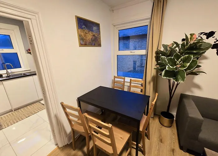 Family Flat 3 Beds Walthamstow