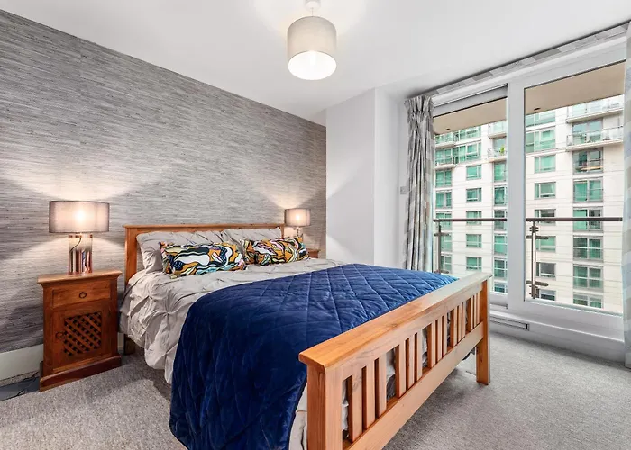 St, George Wharf Vauxhall Bridge Large 2Bedrooms Apartment With River View Panoramic Balcony London