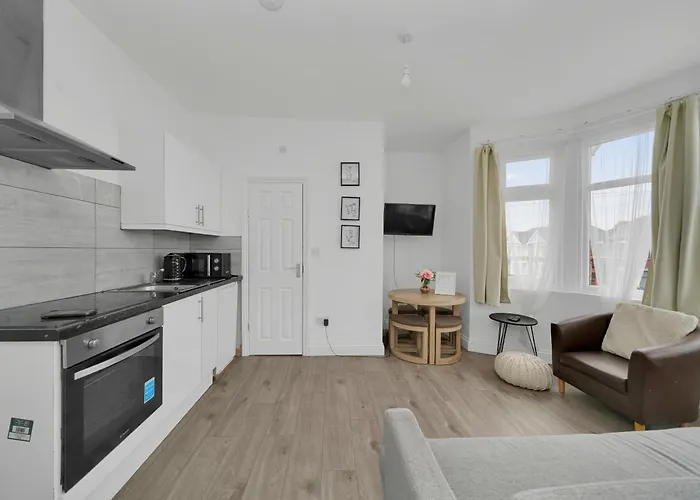 Startlet Stays s - On Elizabeth Line With Free Parking