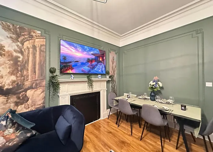 Oxford St Luxurious Villa