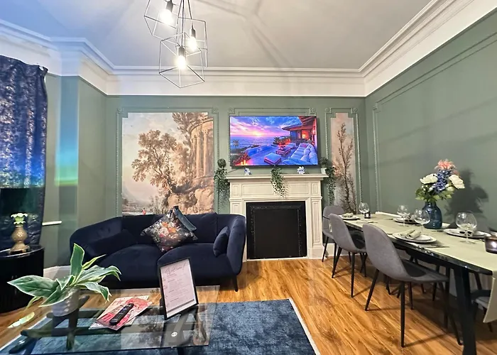 Oxford St Luxurious Villa