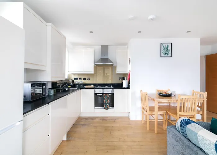 2 Bedroom, 2 Bathroom Apartment With Balcony In Hoxton Shoreditch, Sleeps 6 Londra
