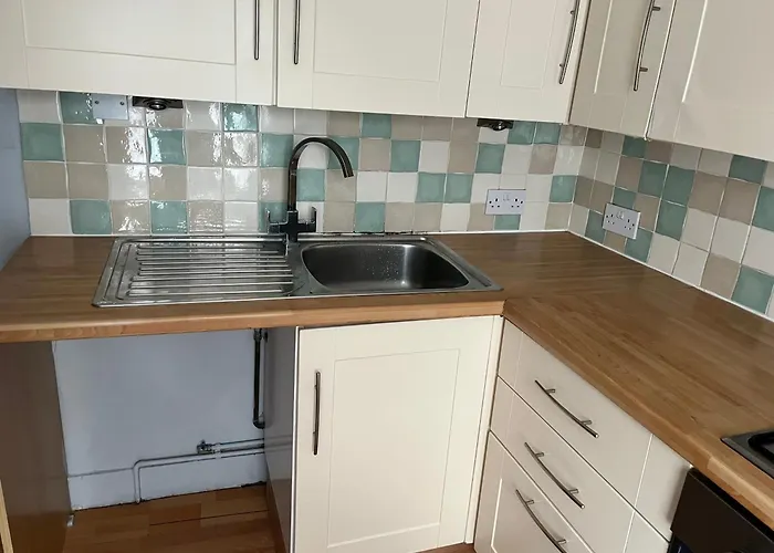 First Floor 1 Bed Apartment With Lounge And Kitchen