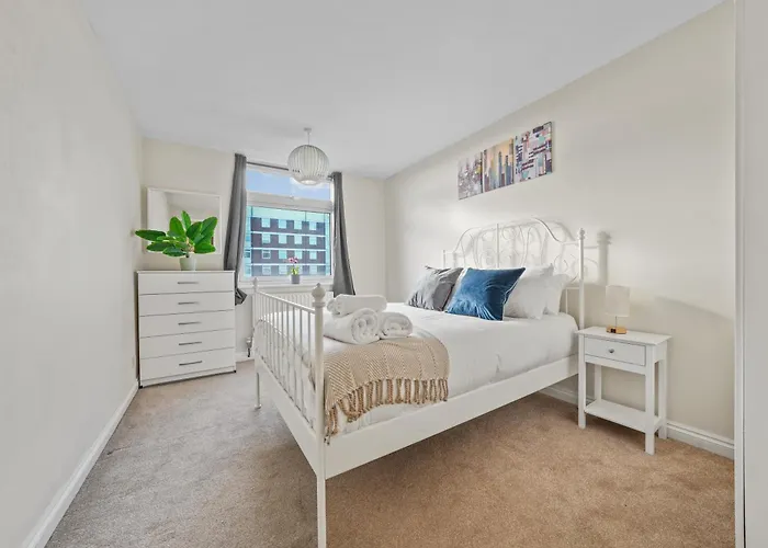 Premier Suites Shepherds Bush Westfields Penthouse Apartment London