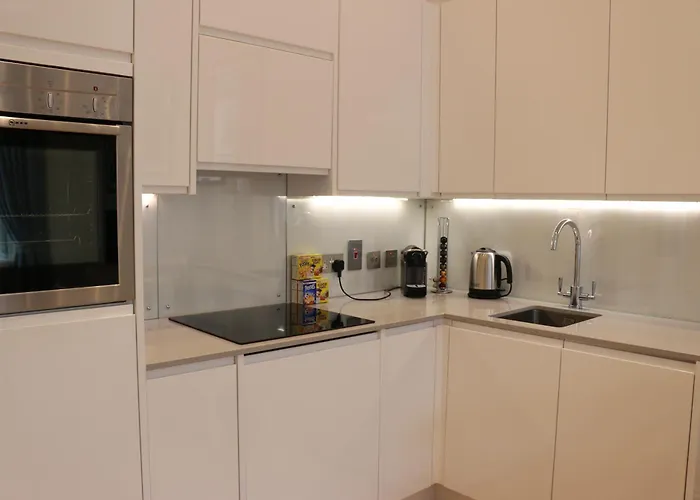 Luxury Garden View Flat - Kensington