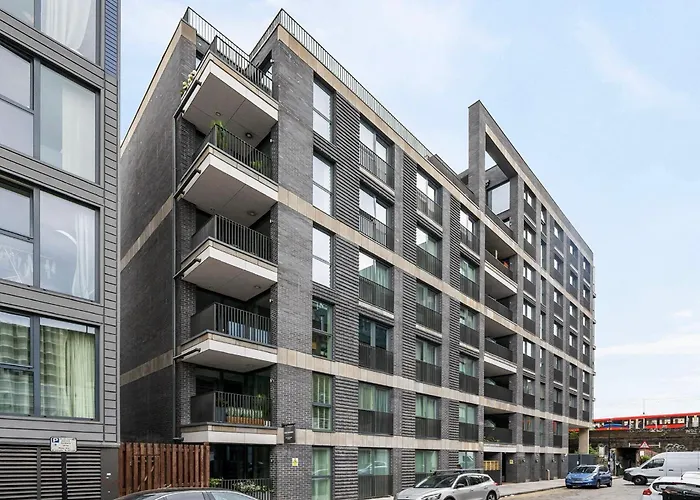 Impeccable Modern 2Br Apartment Peachy Stays