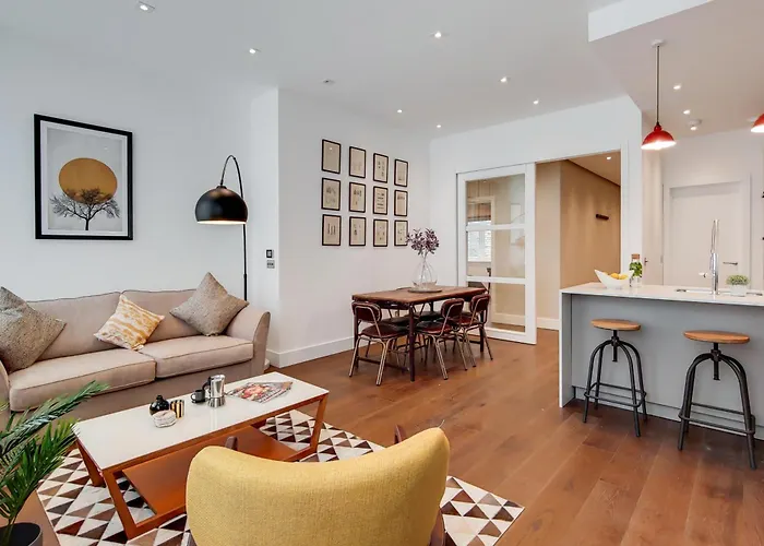 The Borough Collection Near London Bridge And Borough Market - By Short Stories London