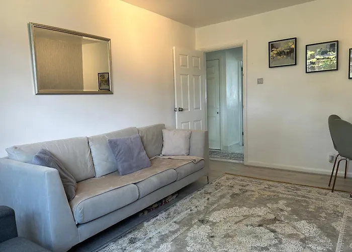 One Bedroom Flat In Chiswick W4