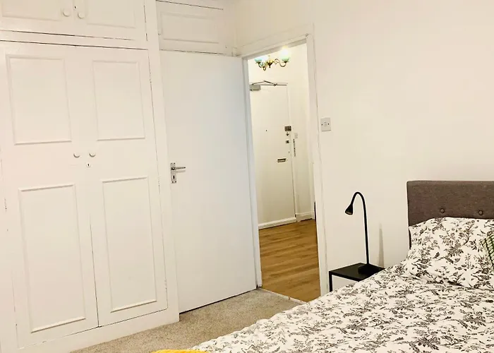 Cosy 2 Bedroom In Swiss Cottage.
