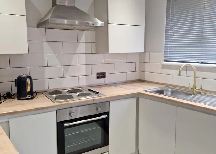 Stylish 2 Bed Home- Short Walk To Tottenham Stadium/Stations London