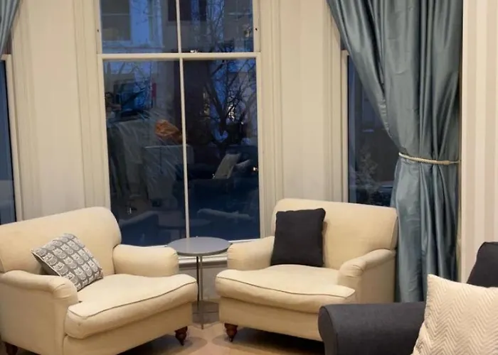 Luxury Garden View Flat - Kensington