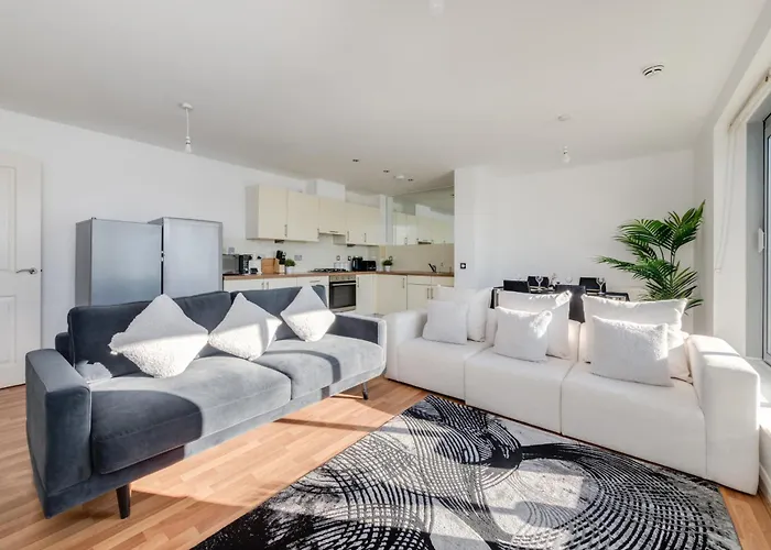 Large 3 Bedroom London Apartment - Large Terrace With Sunset Views