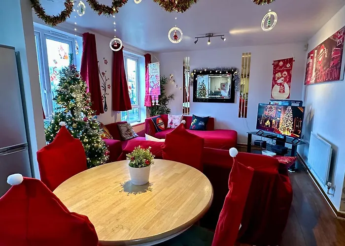 London 2 Double Bedrooms 2 Bathrooms Holiday Home - Parking Skysports, Netflix - 2 - 3 Minutes Walk To The Train Station - 19Min To London Liverpool Street Fast Internet Ground Floor 100S Of Shops Restaurants Bakeries 24-Hour Asda Superstore, Major H