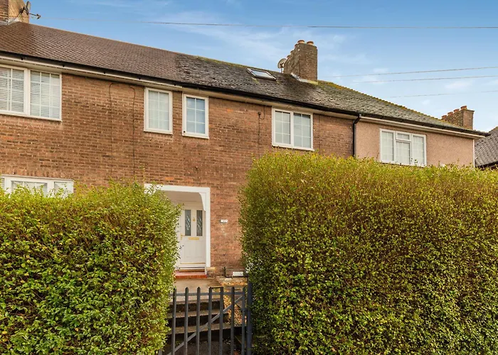 Bromley 2 Bed House With Free Parking, 30 Mins To Central London, Sleeps 6