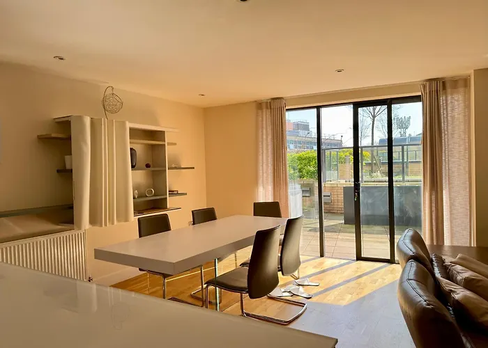 Luxury 3-Br Near Tower Bridge Family & Business Ready