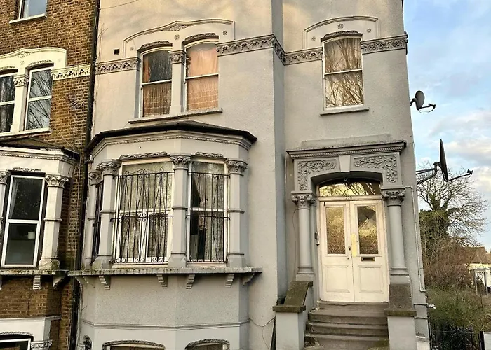 356 Manor House Near Central London