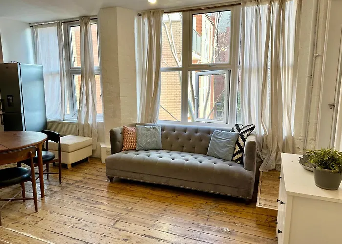 Bright Large Double Bedroom Flat London