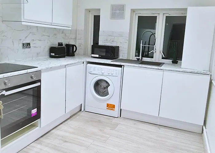 Modern Penge East Apartment London