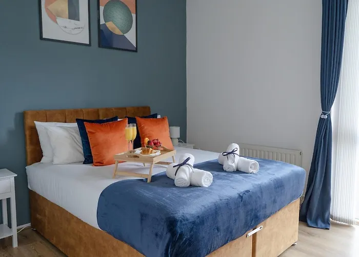 Modern 2-Bed Apartment Near Excel & O2 - Accommodates Up To 4 Guests Max