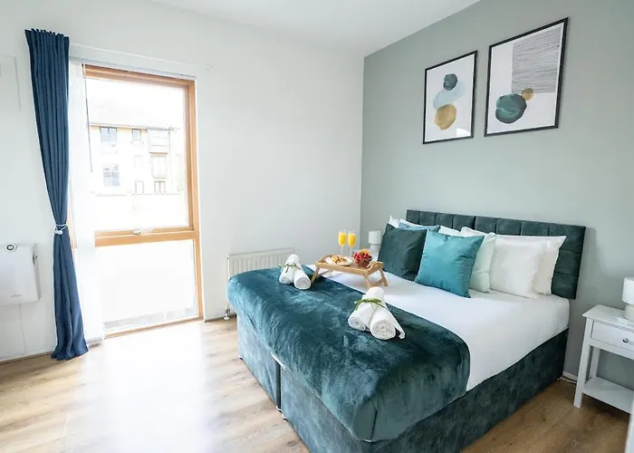 Modern 2-Bed Apartment Near Excel & O2 - Accommodates Up To 4 Guests Max