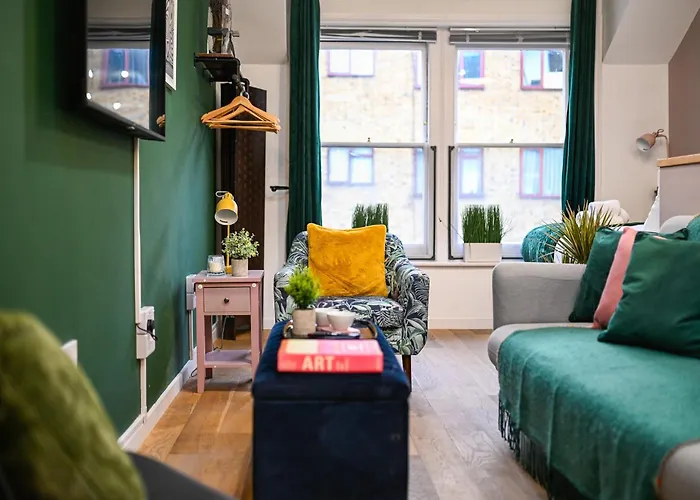 1 Bedroom Serviced , London Liverpool Street, Sleeps 4