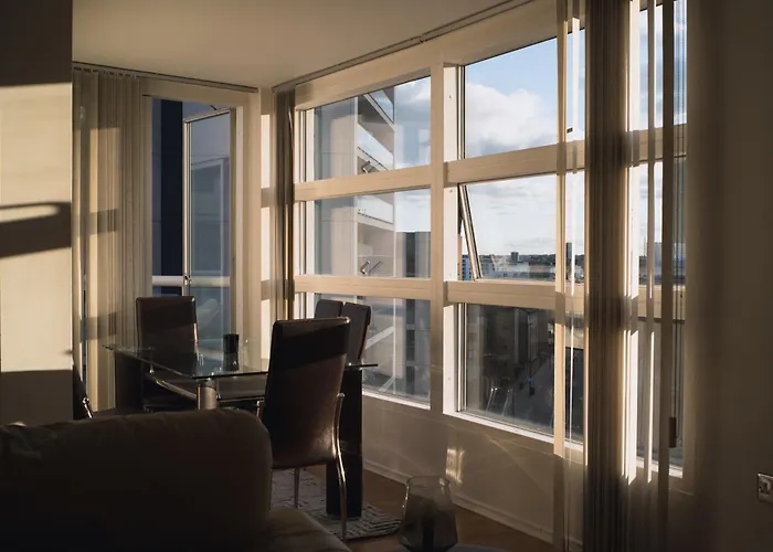 Luxury 2 Bedroom Penthouse With Thrilling Waterfront And City Views, Canary Wharf