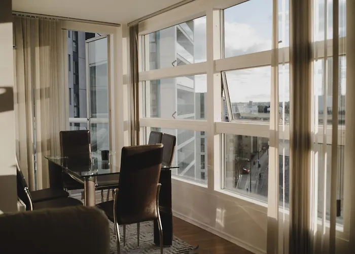 Luxury 2 Bedroom Penthouse With Thrilling Waterfront And City Views, Canary Wharf