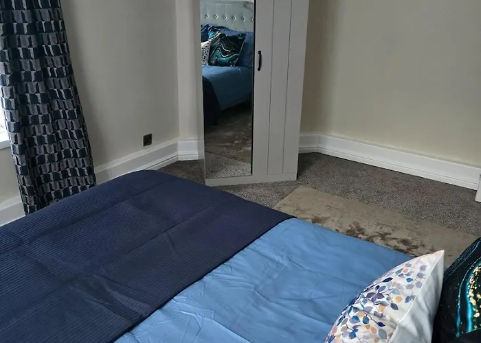 Contemporary & Spacious 1Bd - Fireplace With Modern Comforts London