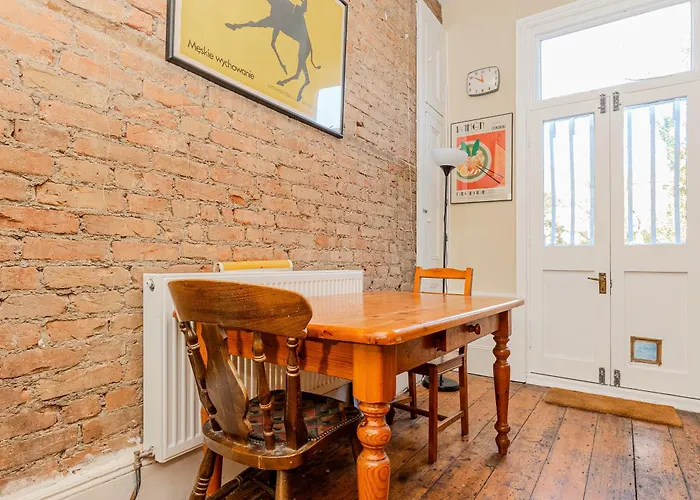 Large & Comfortable Room In A Vintage Victorian House London