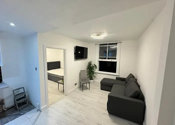 One Bedroom Flat 2Nd Floor Victoria
